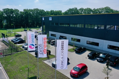 CLINIC & JOB DRESS eröffnet neues Logistikzentrum